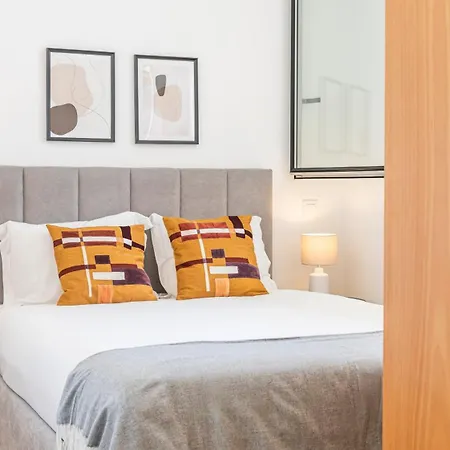 Infante W Parking By Lovelystay