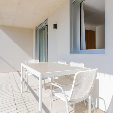 Apartment Infante W Parking By Lovelystay *