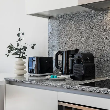 Apartment Infante W Parking By Lovelystay *