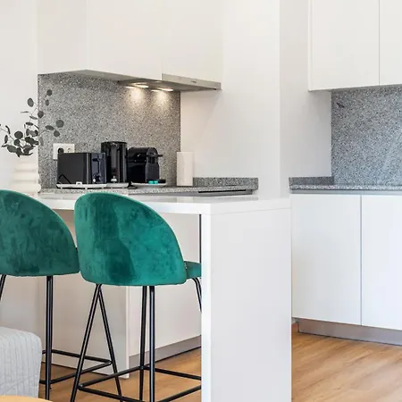 Infante W Parking By Lovelystay